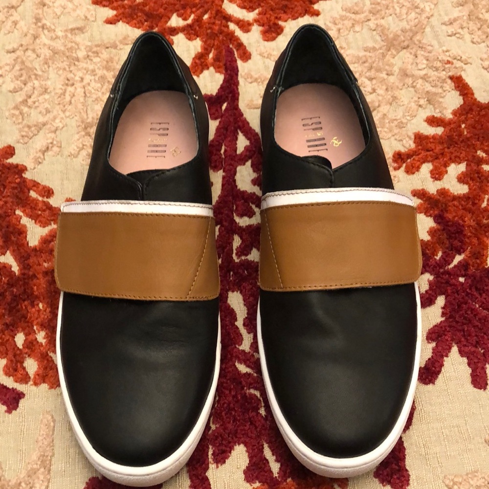 Ladies sneaker type shoes size 7.5